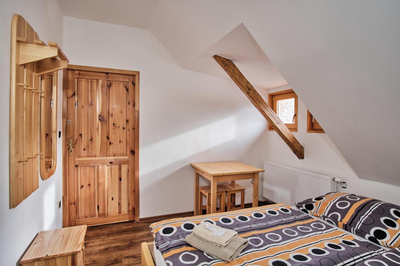 Strnadovsky Mlyn Hotel Jesenice  Buitenkant foto