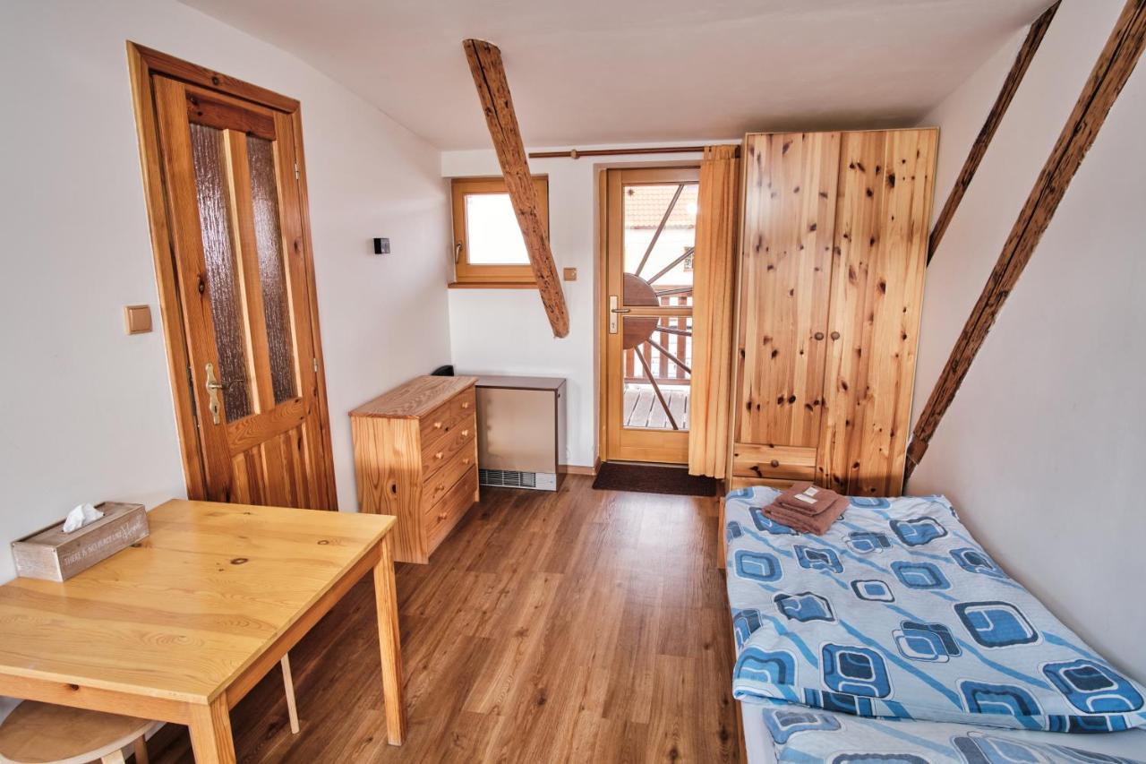 Strnadovsky Mlyn Hotel Jesenice  Buitenkant foto
