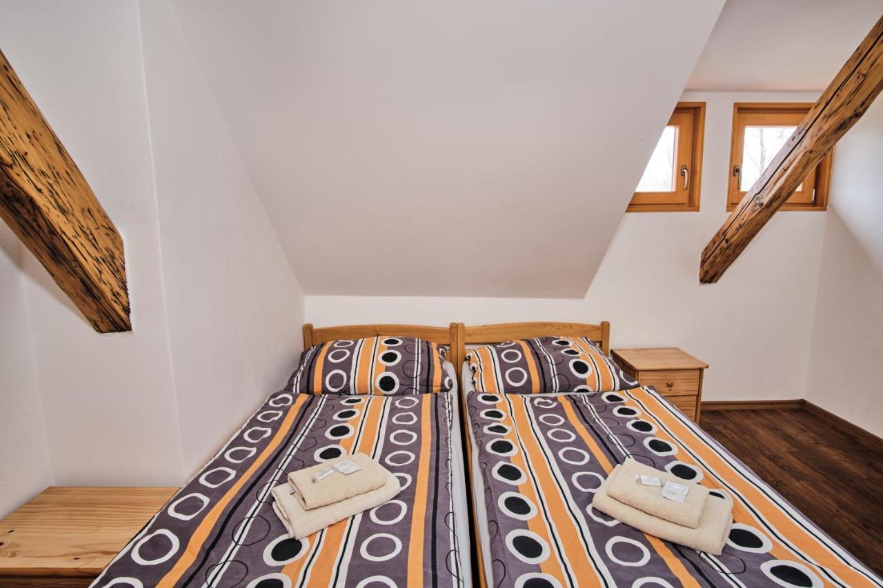 Strnadovsky Mlyn Hotel Jesenice  Buitenkant foto