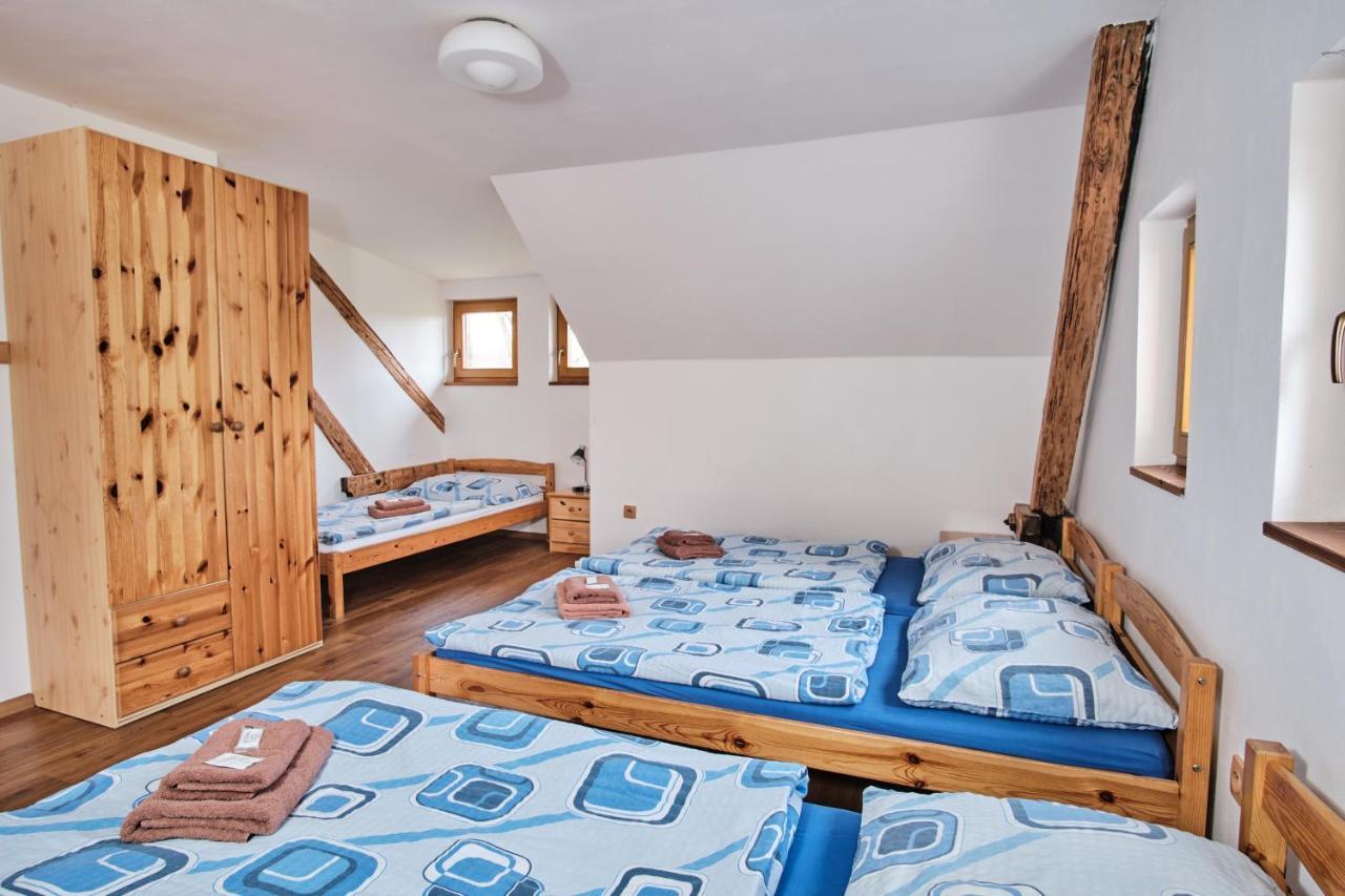 Strnadovsky Mlyn Hotel Jesenice  Buitenkant foto
