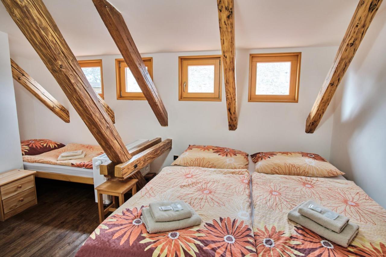 Strnadovsky Mlyn Hotel Jesenice  Buitenkant foto