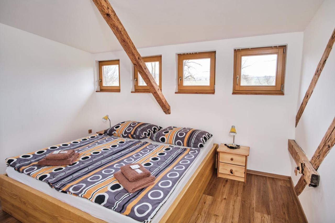Strnadovsky Mlyn Hotel Jesenice  Buitenkant foto
