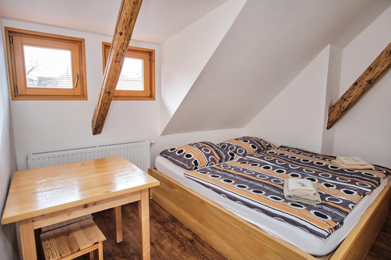 Strnadovsky Mlyn Hotel Jesenice  Buitenkant foto