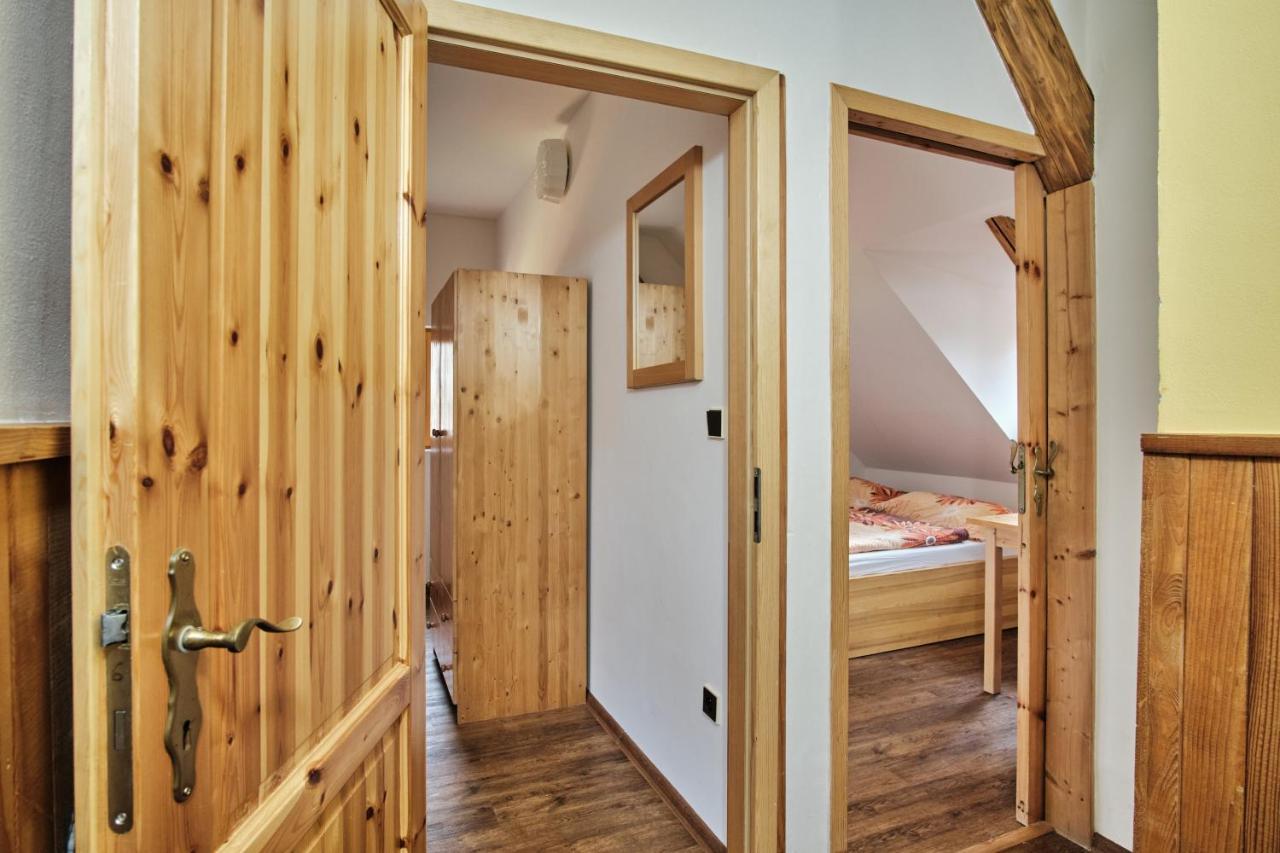 Strnadovsky Mlyn Hotel Jesenice  Buitenkant foto