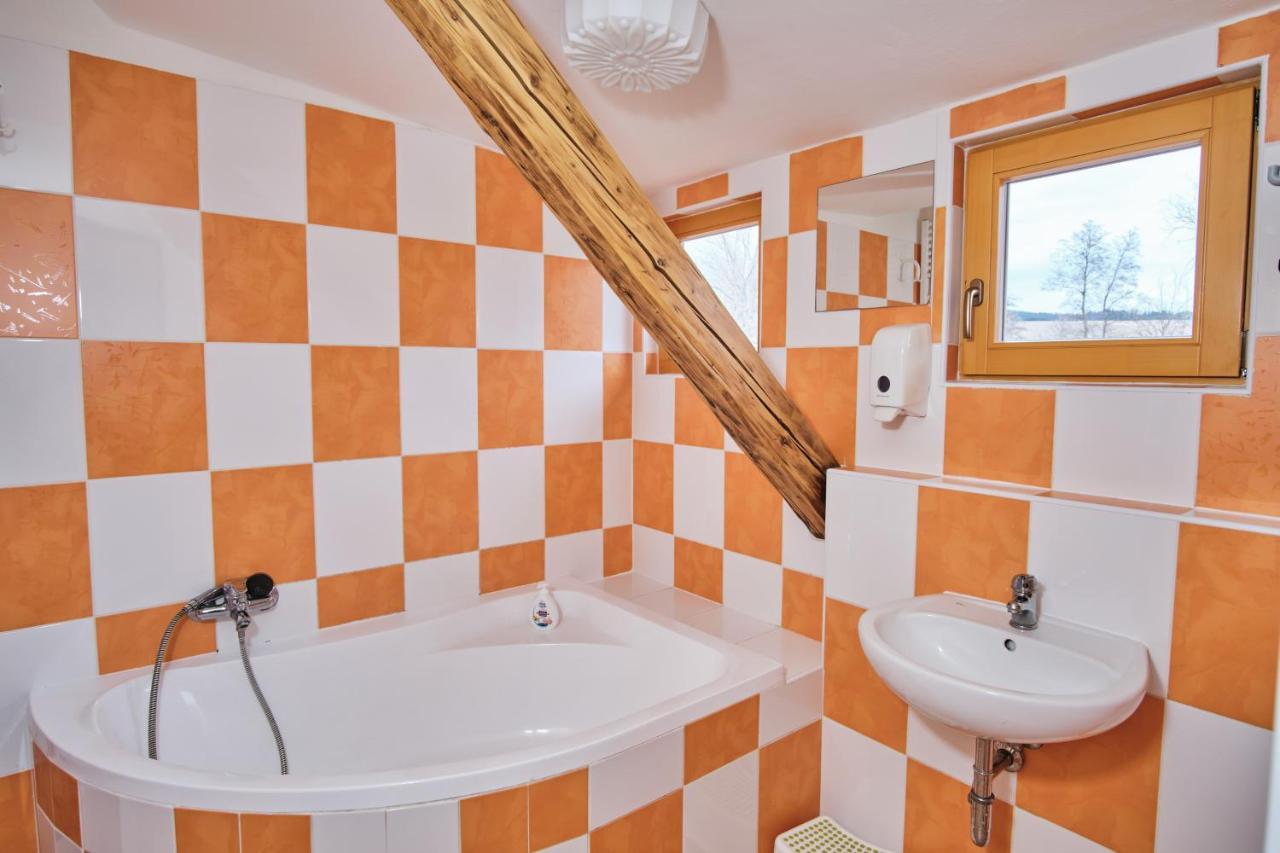 Strnadovsky Mlyn Hotel Jesenice  Buitenkant foto