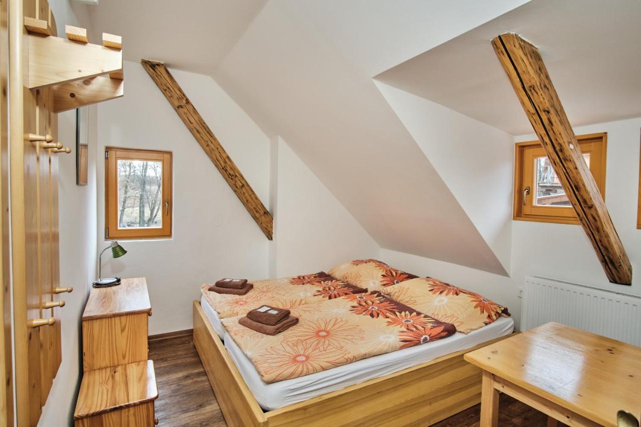 Strnadovsky Mlyn Hotel Jesenice  Buitenkant foto