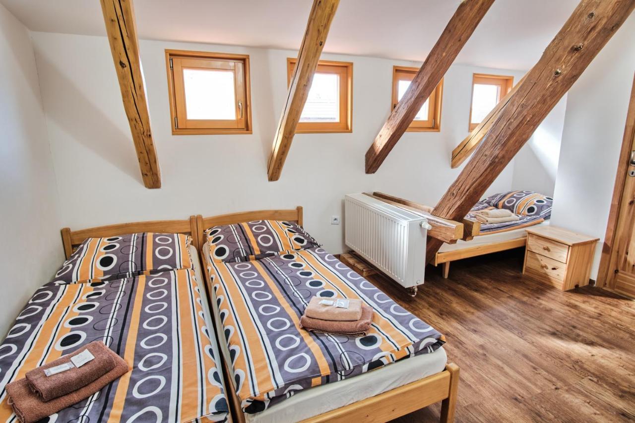 Strnadovsky Mlyn Hotel Jesenice  Buitenkant foto