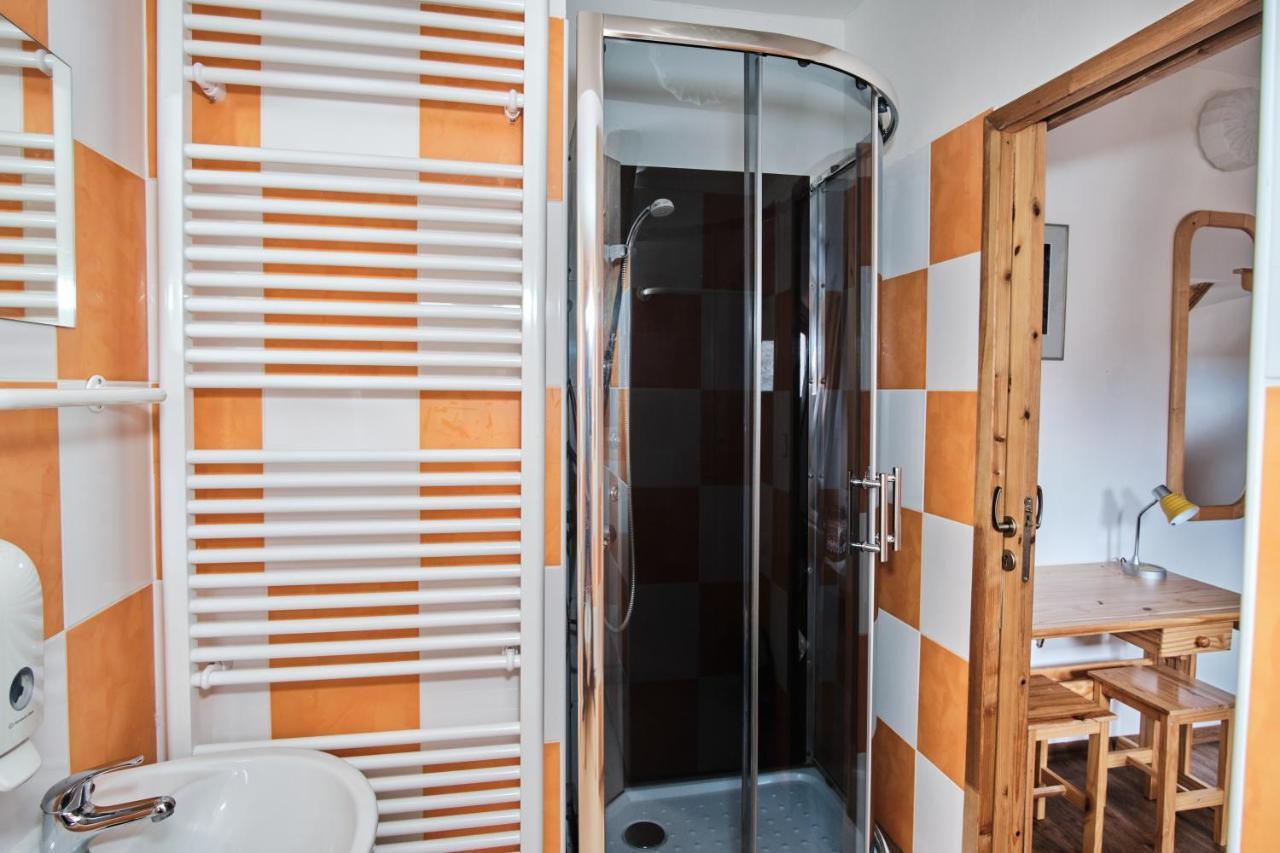 Strnadovsky Mlyn Hotel Jesenice  Buitenkant foto